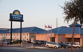 Days Inn & Suites By Wyndham Laredo